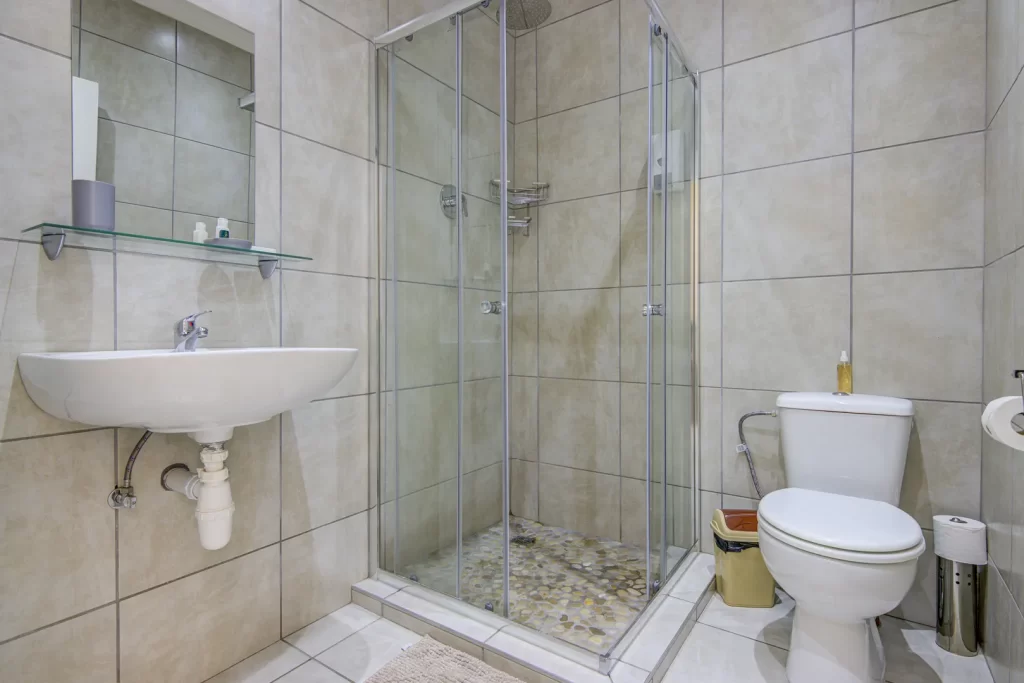 Room 4 bathroom