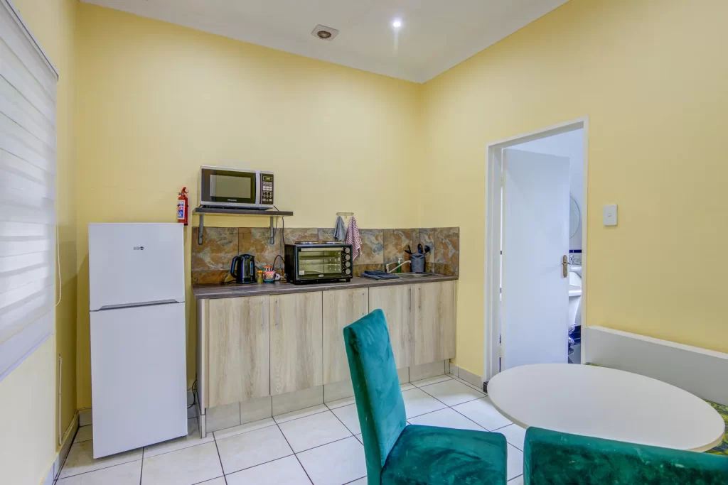 Room 5 Kitchenette